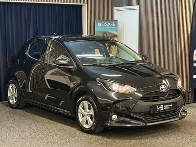 Svart Begagnad 2023 Toyota Yaris Hybrid Active Halvkombi | 209 900 kr (Marknadspris)