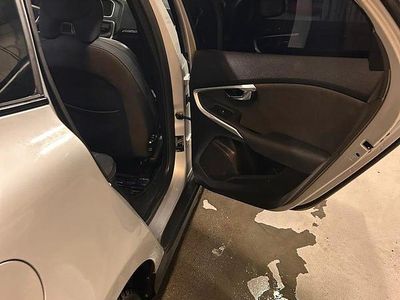 Begagnad 2015 Volvo V40 CC Kombi | 125 000 kr (Lite dyr)