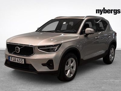 Grå Begagnad 2024 Volvo XC40 Core SUV | 329 000 kr (Marknadspris)