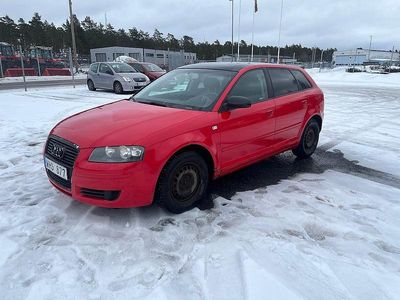 Begagnad Audi A3 Sportback Attraction 116 HK (85 kW) 2004 Röd Halvkombi