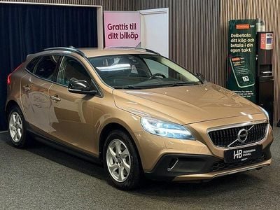 Brun Begagnad 2016 Volvo V40 Momentum Halvkombi | 154 900 kr (Marknadspris)