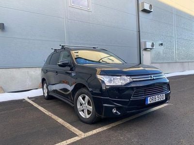 Begagnad Mitsubishi Outlander 203 HK (149 kW) 2014 Perl black SUV