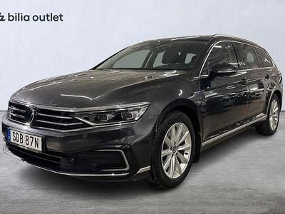 Mörkgrå Begagnad 2022 VW Passat GTE Kombi | 259 900 kr (Marknadspris)