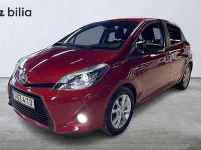 Begagnad Toyota Yaris Hybrid Edition 102 HK (75 kW) 2014 Röd Halvkombi