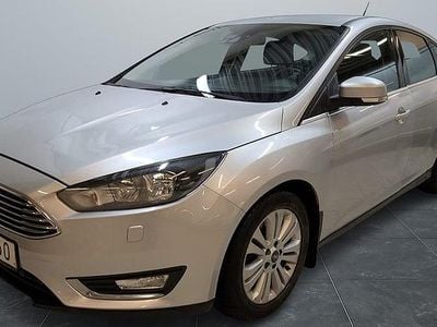 Grå Begagnad 2015 Ford Focus Halvkombi | 59 900 kr (Marknadspris)