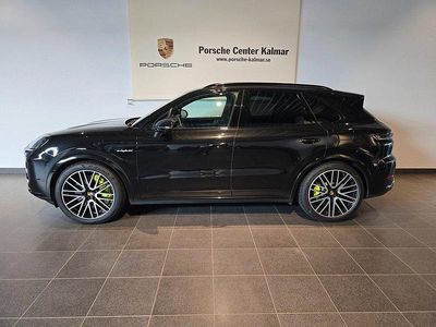 Svart Begagnad 2023 Porsche Cayenne Turbo E-Hybrid SUV | 1 795 000 kr