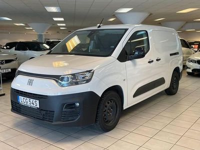 Vit Begagnad 2023 Fiat Doblò L2 50 kWh Minibuss | 319 900 kr