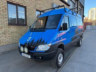 Blå Begagnad 2004 Mercedes Sprinter Van | 299 000 kr