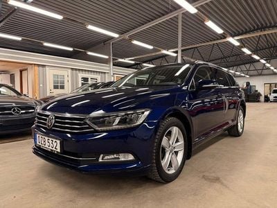 Mörkblå Begagnad 2018 VW Passat Kombi | 159 900 kr (Marknadspris)
