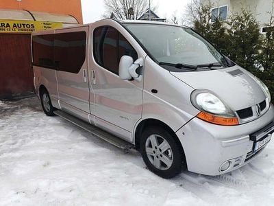 Grå Begagnad 2004 Renault Trafic Minibuss | 82 000 kr (Dyr)