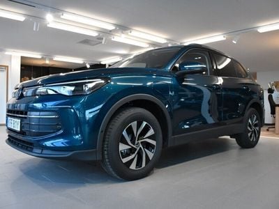 Begagnad VW Tiguan Edition 204 HK (150 kW) 2024 Mörkblå (nightshade blue metallic) SUV