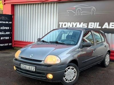 Mörkgrå Begagnad 2000 Renault Clio II Halvkombi | 14 900 kr (Marknadspris)