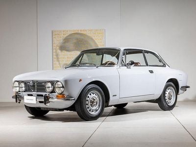Begagnad Alfa Romeo GT Junior 90 HK (66 kW) 1974 Grå Sportkupé