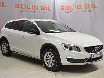 White solid ice white Begagnad 2017 Volvo V60 CC Standard Kombi | 179 900 kr (Marknadspris)