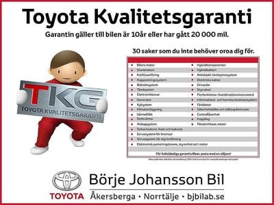 Vit Begagnad 2024 Toyota Yaris Hybrid Active Halvkombi | 234 000 kr (Marknadspris)