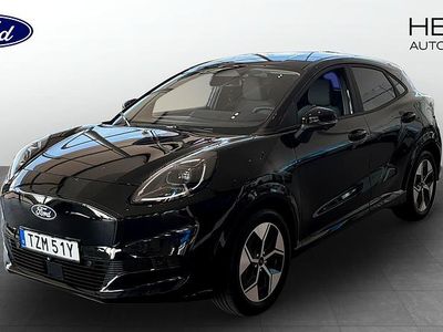 Svart (black) Ny 2025 Ford Puma Gen-E SUV | 397 375 kr (Marknadspris)