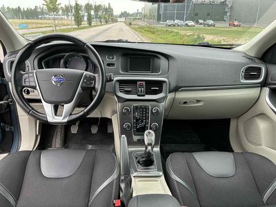 Begagnad 2013 Volvo V40 Halvkombi | 99 900 kr (Marknadspris)