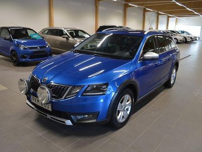 Blå Begagnad 2017 Skoda Octavia Scout Business Line Kombi | 145 000 kr (Marknadspris)