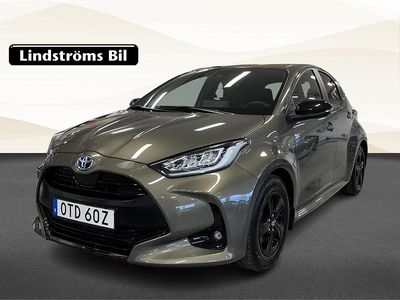 Grön Begagnad 2023 Toyota Yaris Hybrid Style Halvkombi | 249 000 kr (Marknadspris)