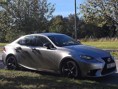 Lexus IS300h