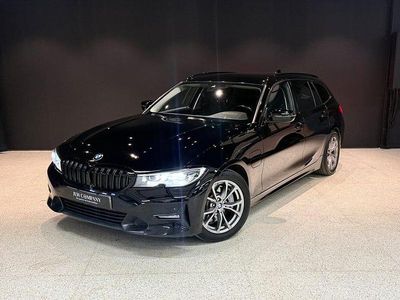 Svart Begagnad 2021 BMW 330e Sport Line Kombi | 269 900 kr