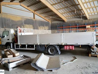 begagnad Mitsubishi Canter 7C15 Kranbil med flak