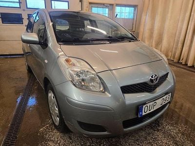 Grå Begagnad 2009 Toyota Yaris Halvkombi | 39 900 kr (Marknadspris)