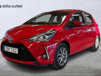 Röd Begagnad 2017 Toyota Yaris Active Halvkombi | 114 900 kr (Marknadspris)