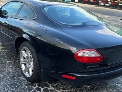 Svart Begagnad 2000 Jaguar XK Sportkupé | 125 000 kr