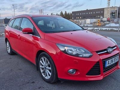 Röd Begagnad 2014 Ford Focus Kombi | 49 900 kr (Marknadspris)