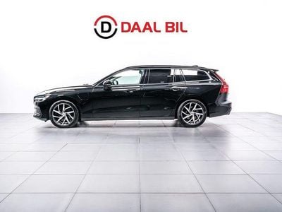 Svart Begagnad 2020 Volvo V60 Momentum Kombi | 229 700 kr (Marknadspris)