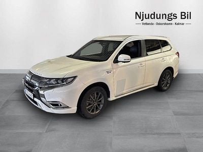 Begagnad Mitsubishi Outlander 224 HK (164 kW) 2019 Vit SUV