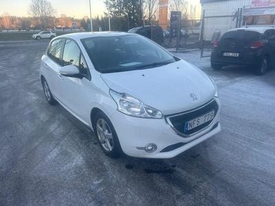Vit Begagnad 2012 Peugeot 208 Halvkombi | 29 900 kr (Marknadspris)