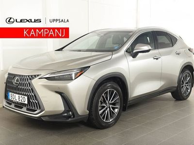 Ljusgrå Begagnad 2023 Lexus NX450h+ Executive Line SUV | 579 900 kr