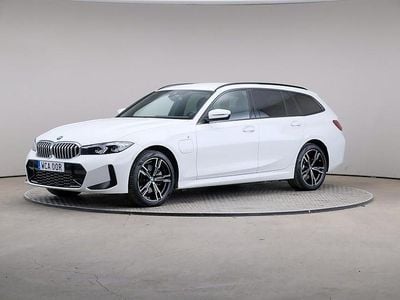 Vit Begagnad 2025 BMW 330e M Sport Kombi | 449 000 kr (Superpris)