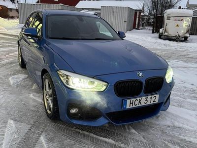 Begagnad BMW 118 150 HK (110 kW) 2016 Estoril blue Halvkombi