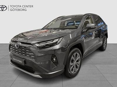Mörkgrå Ny 2025 Toyota RAV4 Hybrid Executive SUV | 439 900 kr (Superpris)