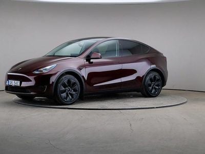 Begagnad Tesla Model Y Long Range AWD 378 kW (514 HK) 2024 Röd SUV