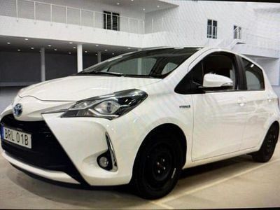 Vit Begagnad 2019 Toyota Yaris Hybrid Active Halvkombi | 138 900 kr (Bra pris)