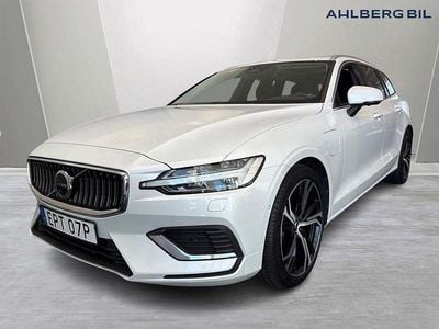Vit Begagnad 2023 Volvo V60 Ultimate Kombi | 424 500 kr (Marknadspris)