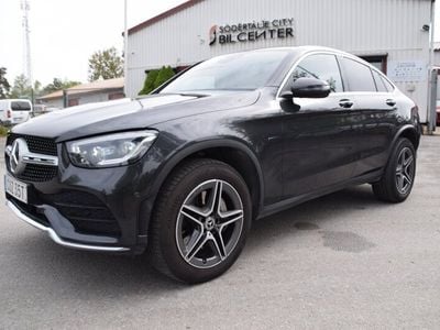 Begagnad Mercedes GLC300e AMG line 306 HK (225 kW) 2020 Grå Sportkupé