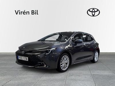 Mörkgrå Begagnad 2023 Toyota Corolla Hybrid Plus Halvkombi | 285 000 kr (Marknadspris)