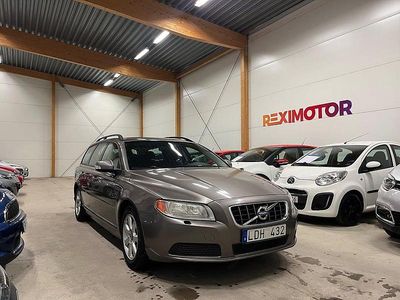 Grå Begagnad 2010 Volvo V70 Drive Kinetic Kombi | 29 900 kr (Marknadspris)