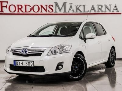 Begagnad Toyota Auris Hybrid 136 HK (100 kW) 2011 Vit Halvkombi