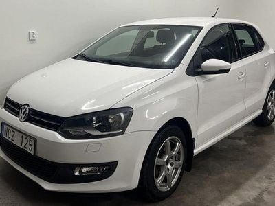 Vit Begagnad 2013 VW Polo Halvkombi | 64 900 kr (Marknadspris)