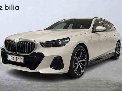 Vit Begagnad 2025 BMW 530e Kombi | 649 900 kr