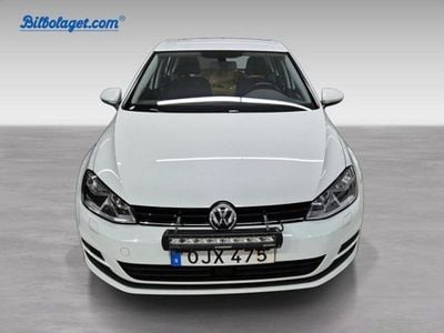 Vit Begagnad 2017 VW Golf VII Halvkombi | 139 500 kr (Marknadspris)