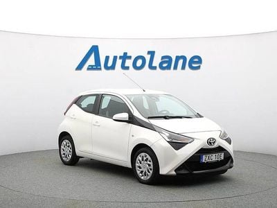 Vit Begagnad 2019 Toyota Aygo X-play Halvkombi | 99 900 kr (Marknadspris)