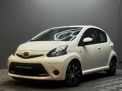 Vit Begagnad 2013 Toyota Aygo Halvkombi | 39 900 kr (Marknadspris)