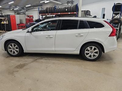 Begagnad Volvo V60 Momentum 163 HK (119 kW) 2013 Vit Kombi